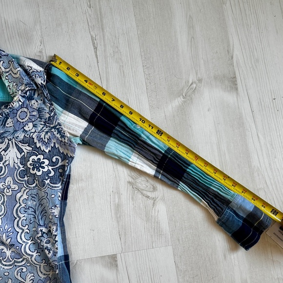 Beautiful Cino button down shirt size medium - Picture 7 of 9